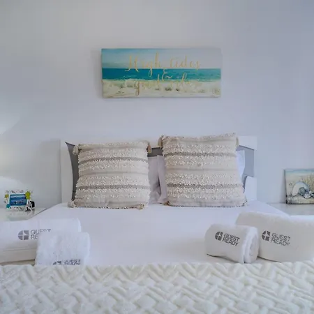 Апартаменты Guestready - Cosy With Pool *