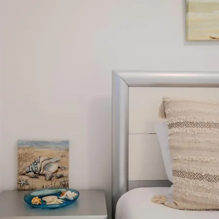 Апартаменты Guestready - Cosy With Pool *